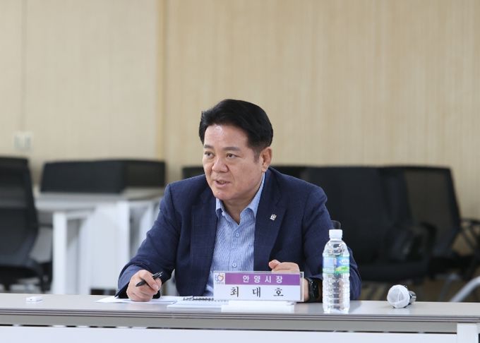 안양시는 13일 15시 시청 상황실에서 호성초교 일원 차 없는 거리 조성사업 용역 최종보고회를 개최했다