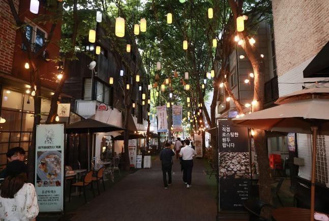 용인특례시 골목형상점가 1호로 지정된 기흥구 보정동 보카상점가(보정동 카페거리) 전경