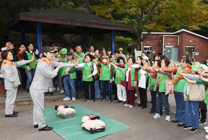 시흥시, ‘10월 안전 점검의 날’ 산불예방 캠페인 진행