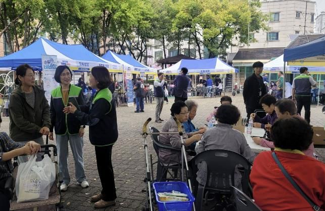 시흥시 정왕3동, '찾아가는 오이도 건강복지 데이'로 따뜻한 마음 전해