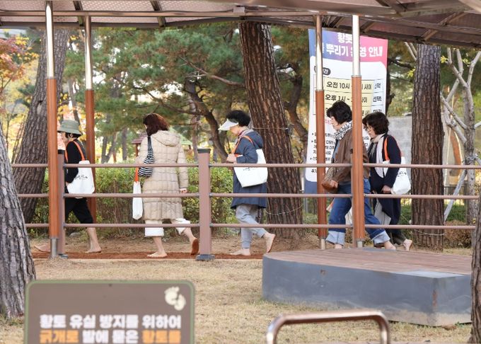의왕시, 도심 속 힐링 공간‘포일어울림공원 맨발걷기길’개장