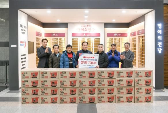 오산시, 모닝축구회 따뜻한 겨울나기를 위한 컵라면 70박스 기탁