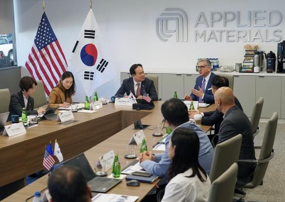 지난 9월 9일 이권재 오산시장이 미국 서니베일 어플라이드 머티어리얼즈서 투자유치 설명회를 진행하고 있다.
