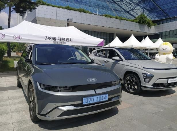 지난해 시청 광장서 열린 친환경 차량 전시 행사 때 선보인 전기 승용차