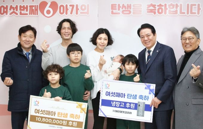 최대호 안양시장, 여섯째 자녀 출생 가정 축하 방문