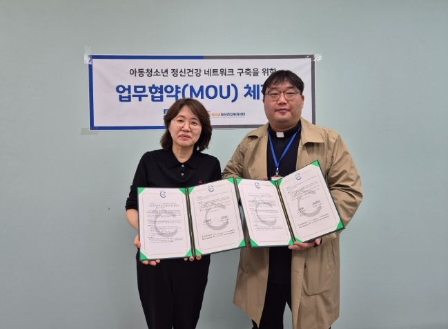 협약 체결 후 기념촬영을 하고 있다.