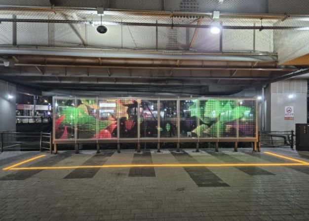 용인경전철 기흥역 하부에 설치돼 운영을 시작한 미디어월