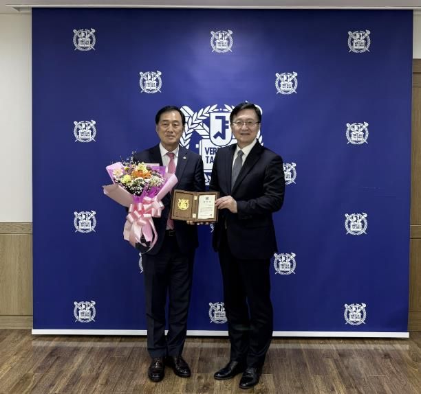경기도의회 이제영 미래과학협력위원장, 차세대융합기술원 감사패 수상