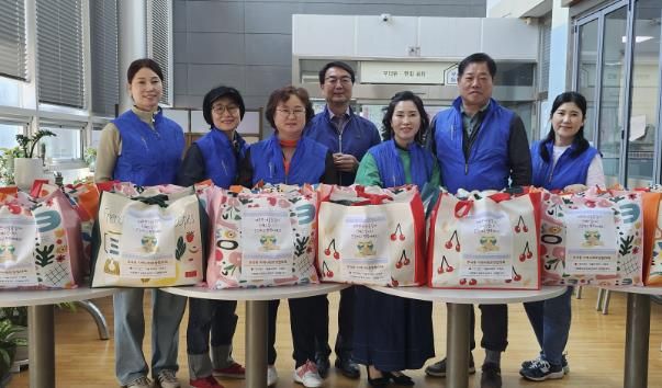의왕시 부곡동지역사회보장협의체, 중·장년 1인 가구에 식품꾸러미 전달