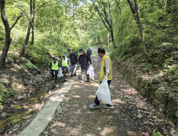 계란마을천 환경정화 활동 현장