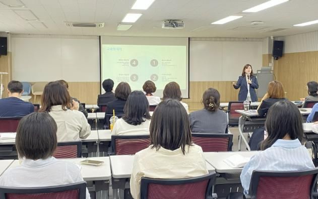시흥시중앙도서관에서 열린 도서관직원 전문성 향상 교육 현장