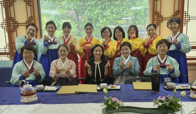 용인특례시, 2025 상반기 예절교육관 정규과정 16명 수료식