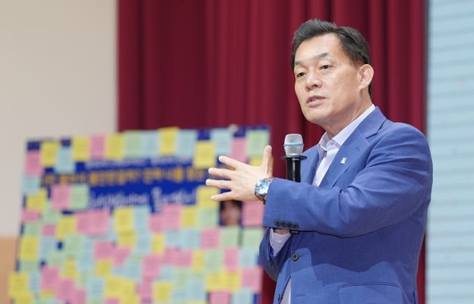 이재준 수원시장이 인사말을 하고 있다.