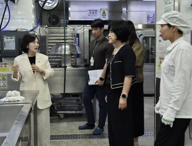 경기도의회 김영희 의원, 오산 가수초 ‘급식실 환경개선 방안’ 논의