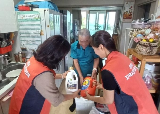 오산시 세마동, 사례관리 대상가구 여름나기 생필품 꾸러미 전달