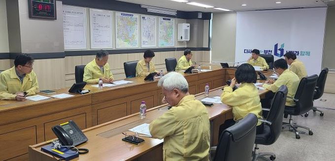 조용익 부천시장이 지난달 19일 김동연 경기도지사 주재 ‘풍수해 대비 시·군 대비 태세 점검 회의’ 참석 후 관내 여름철 자연 재난 대비 추진 상황을 다시 한번 점검했다.