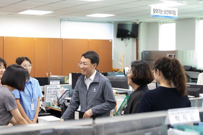 김성중 경기도 행정1부지사, ‘민생회복 소비쿠폰 찾아가는 신청’ 안성 현장 방문
