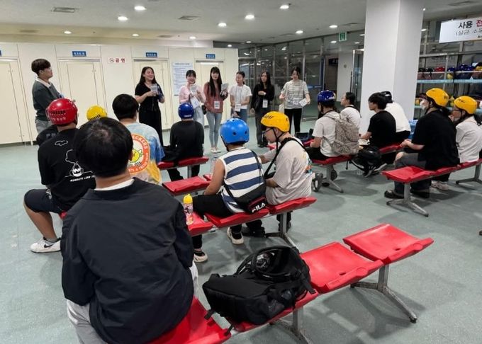 안양 청년 코어봉사단, 아동들과 함께하는 빙상 문화체험