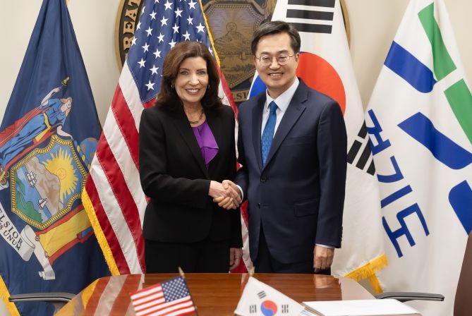 2024년 10월 미국방문시 캐시 호컬 뉴욕주지사와의 면담